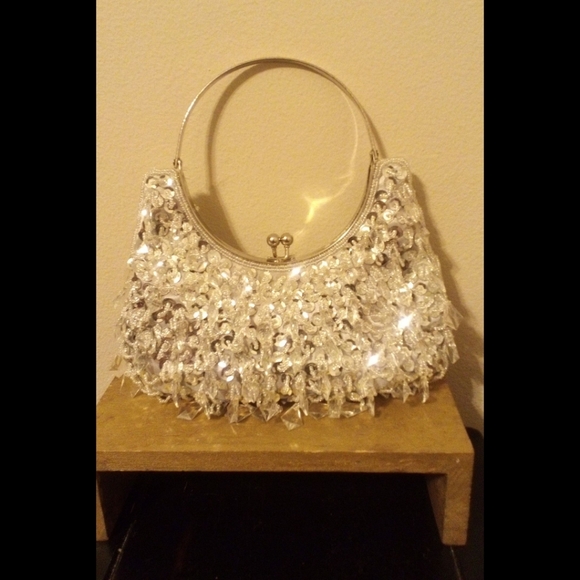 Handbags - 🆕 LISTING!! SILVER SEQUIN BEADED EMBELLISHED EVENING BAG